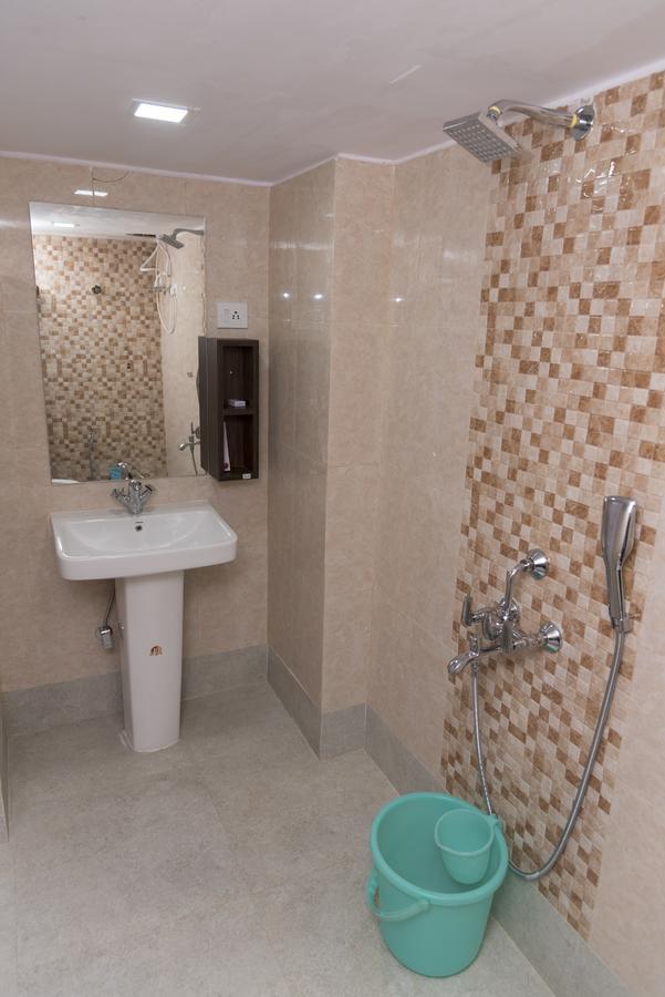 Rajhans Hotel & Resort Phalta Quarto foto