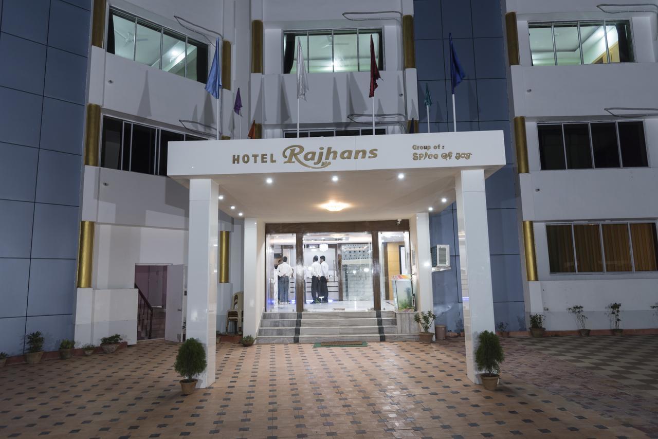 Rajhans Hotel & Resort Phalta Quarto foto