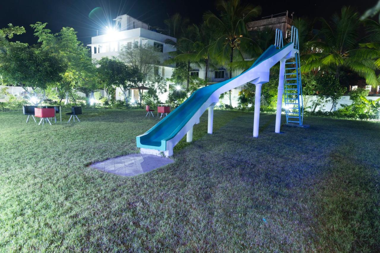 Rajhans Hotel & Resort Phalta Quarto foto
